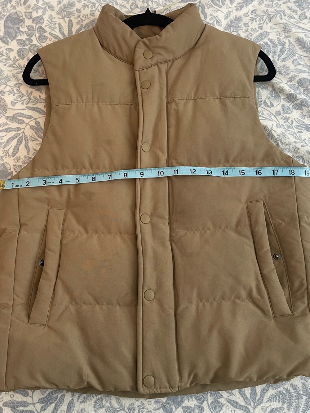 Uniqlo Beige Khaki Minimalist Puffer Vest Fits XS-M - Picture 10 of 13